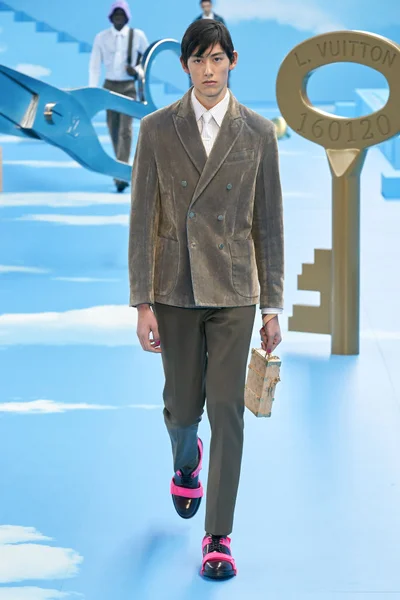 Look 19